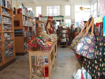 62582_3579880867423_1278931867_n